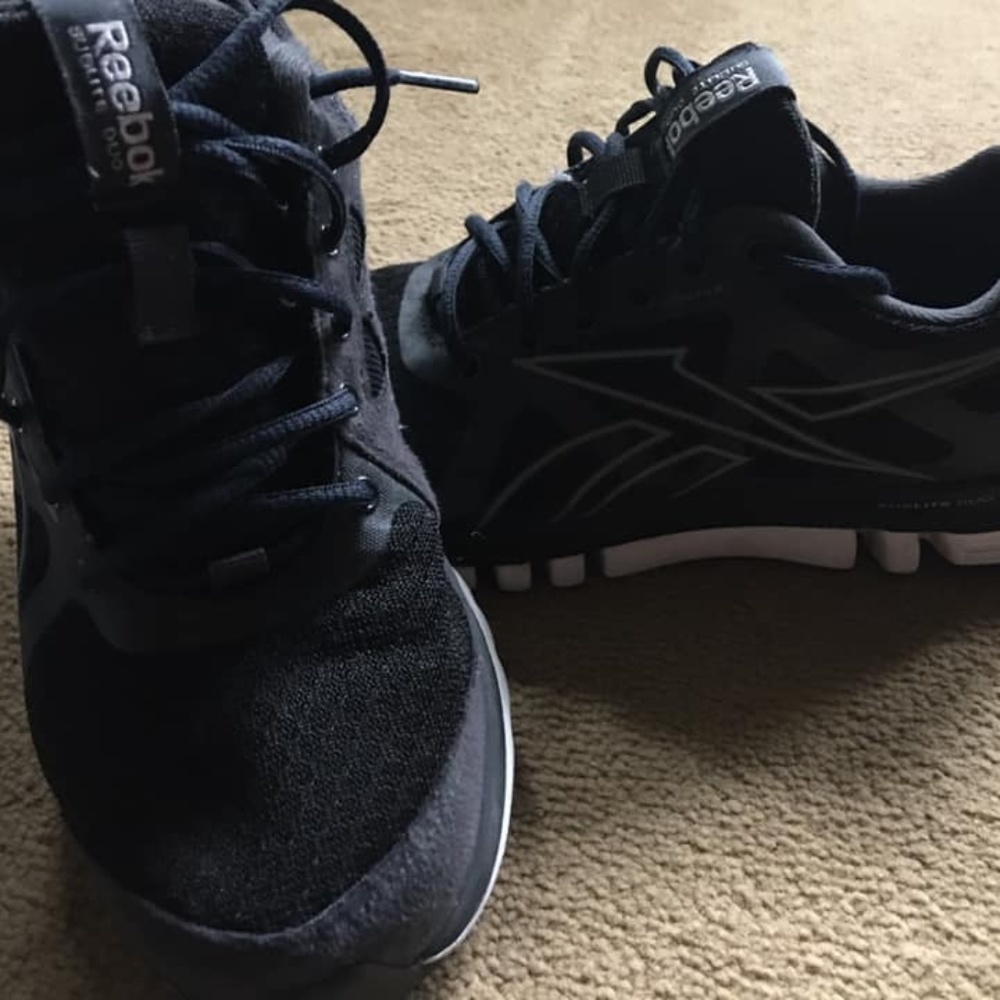 reebok - Picture 2 of 3